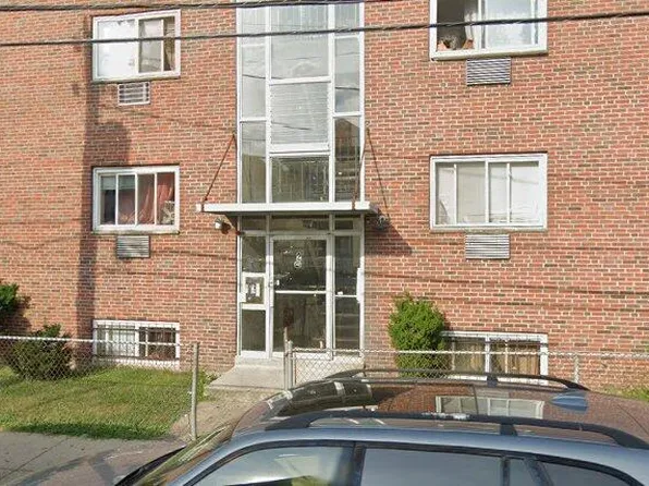 2 Monponset St, Hyde Park, MA 02136
