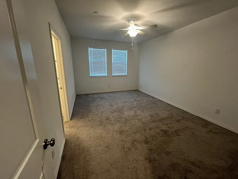 3306 Colorado Ln — Photo 6