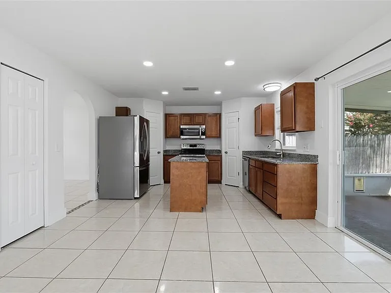 4140 Stonefield Dr — Photo 3