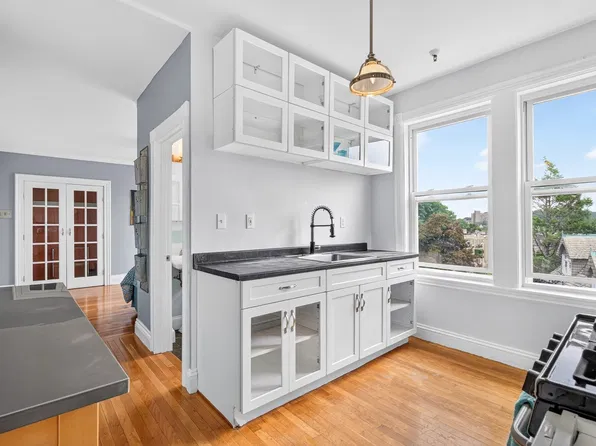 70 Strathmore Rd APT 10B, Brighton, MA 02135
