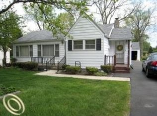 15980 Hubbard St, Livonia, MI 48154