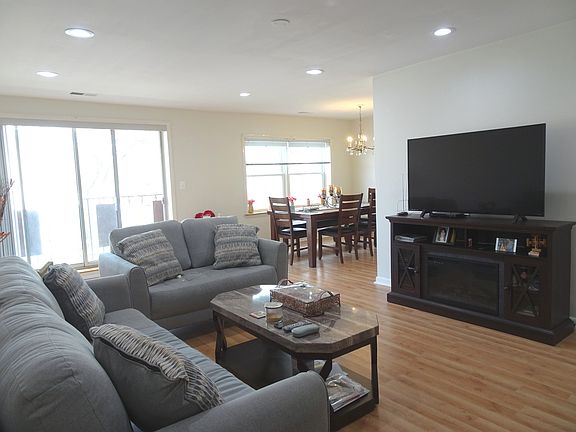 5th image of 5005 Enfield Ave N #206