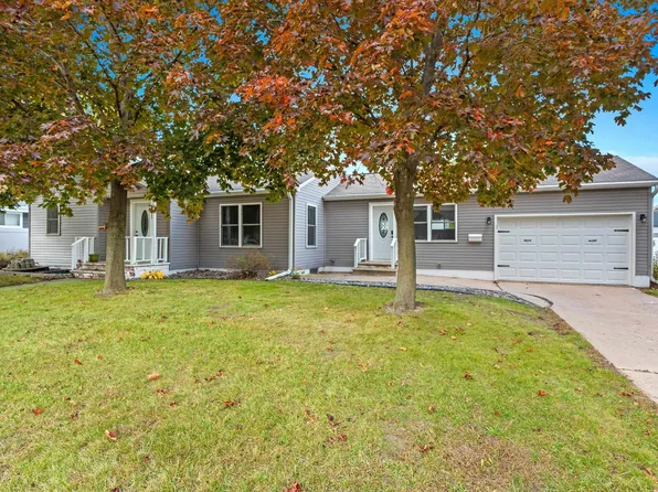 211 Cedar Ave, Oconto Falls, WI 54154