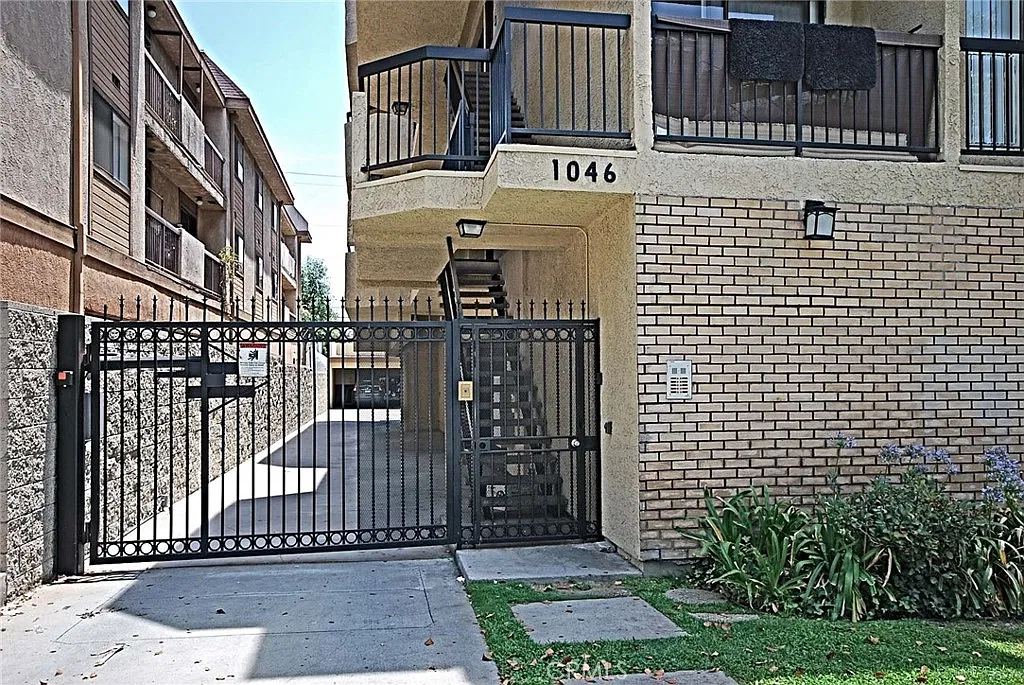 2 bed, 950 sqft, $2,400 — Photo 4