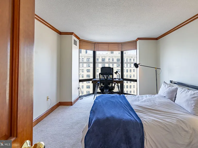 2018 Walnut St #17J — Photo 9