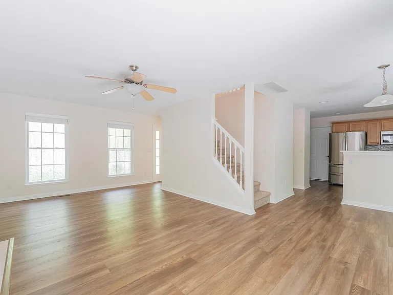 1115 E Azalea Ln — Photo 7