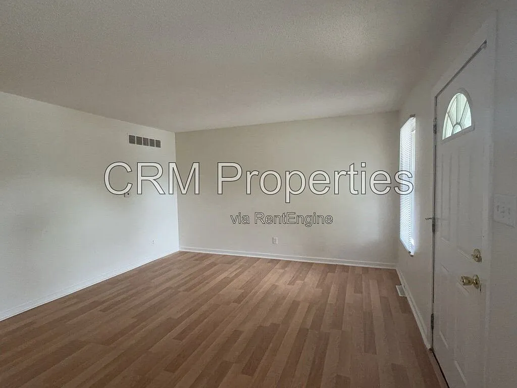 2 bed, 1.0 bath, 972 sqft, $1,100 — Photo 4