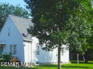 320 1st St SW, New Richland, MN 56072