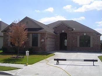 1st image of 605 Willow Walk Dr