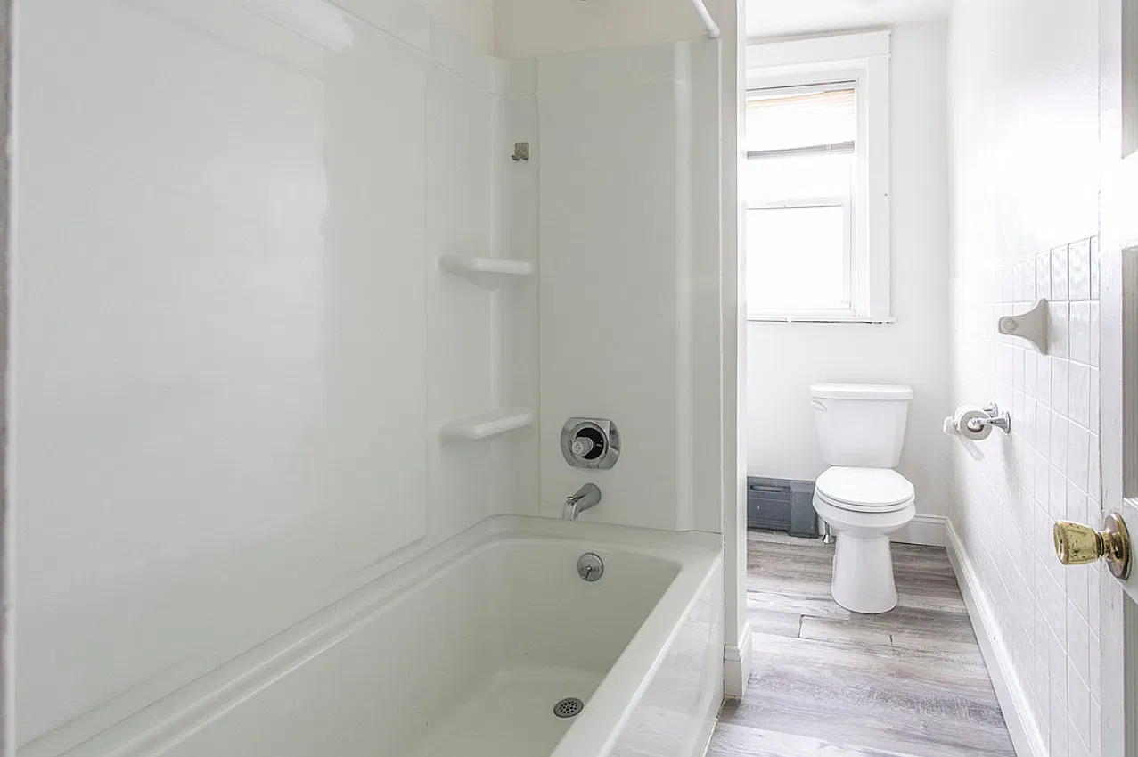 3 bed, 1098 sqft, $4,000 — Photo 2