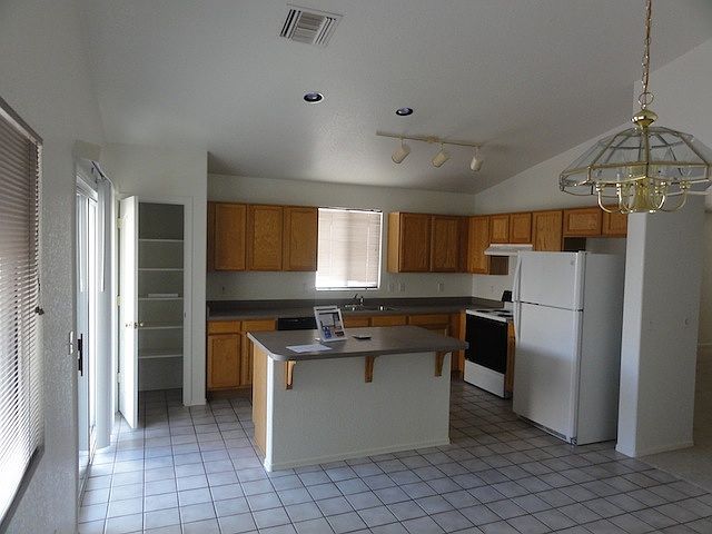Dining room into Kitchen