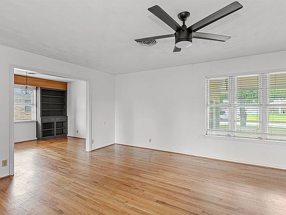 5th image of 1206 Waggoner Dr