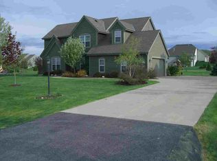 N16W29867 Brookstone Cir, Pewaukee, WI 53072