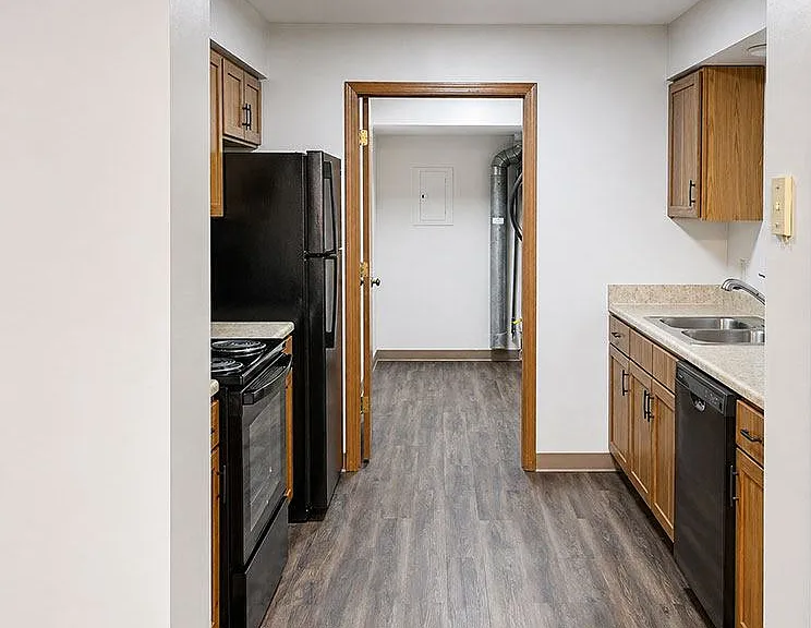 South Park Apartments — Photo 4