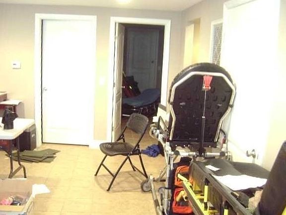 4th image of 132 Midland Ave