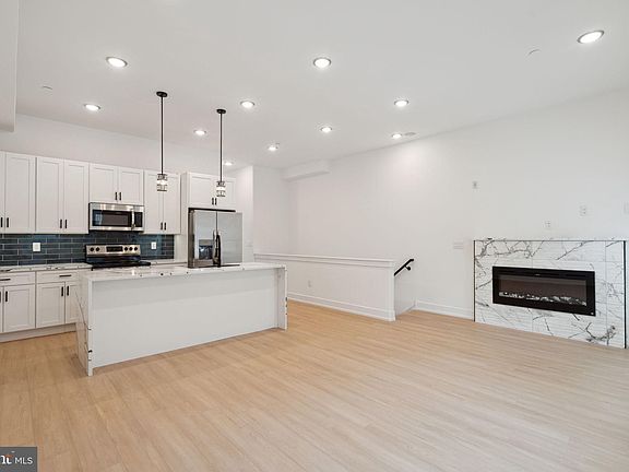 2nd image of 129 E Cumberland St Unit 2