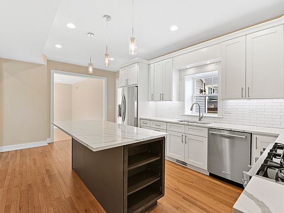 3rd image of 108 N Forest Ave