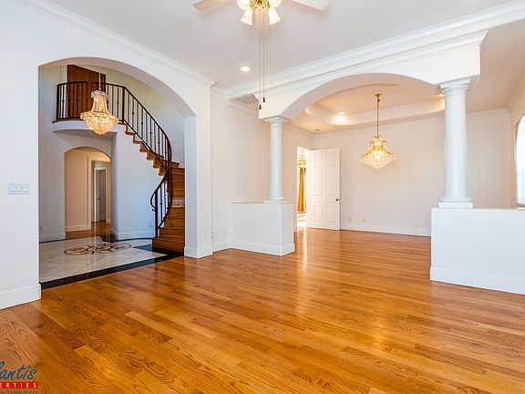 4th image of 594 Glen Alto Dr