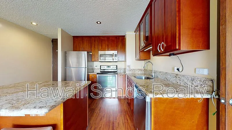 1 bed, 1.0 bath, 570 sqft, $2,950 — Photo 2