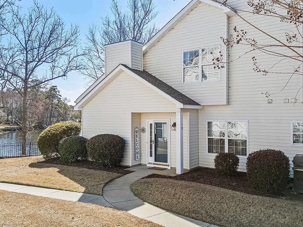 3 bed, 2.5 bath, 1640 sqft, $2,000 — Photo 2