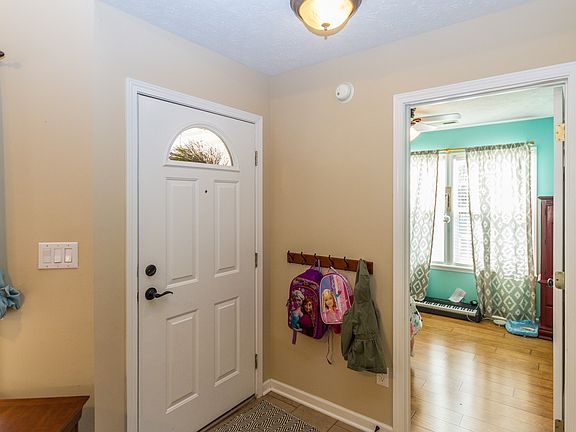 3rd image of 3636 Fredricksburg Dr