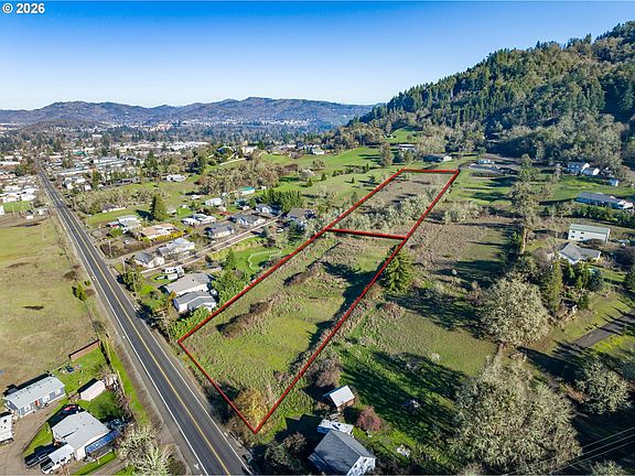 2nd image of 1448 Lookingglass Rd