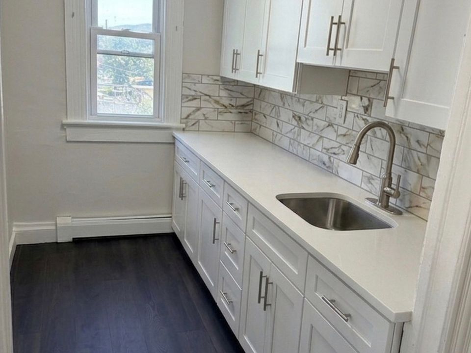 1st image of 103 Smalley St Floor 2