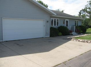 818 6th Ave NE, Perham, MN 56573