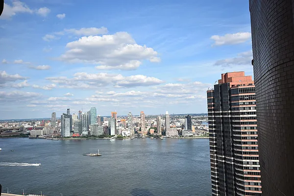 Rented by Luxury Habitat | media 23