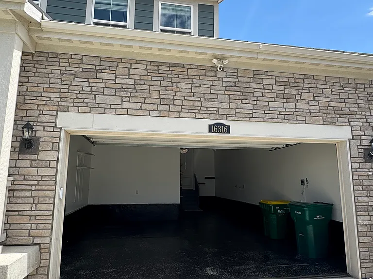 Oversized 2 plus garage
