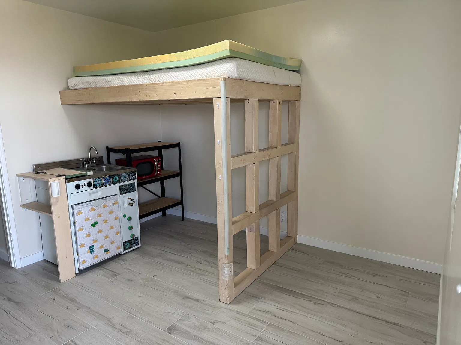 Studio, 300 sqft, $2,000 — Photo 4