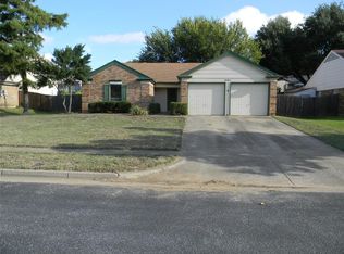 501 Harrington Ln, Euless, TX 76039