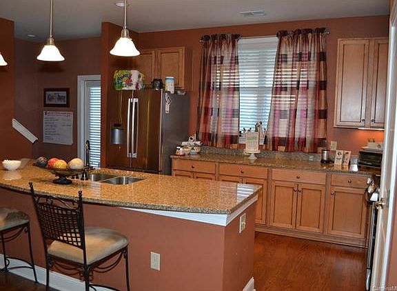 5th image of 129K Irving Ave #2