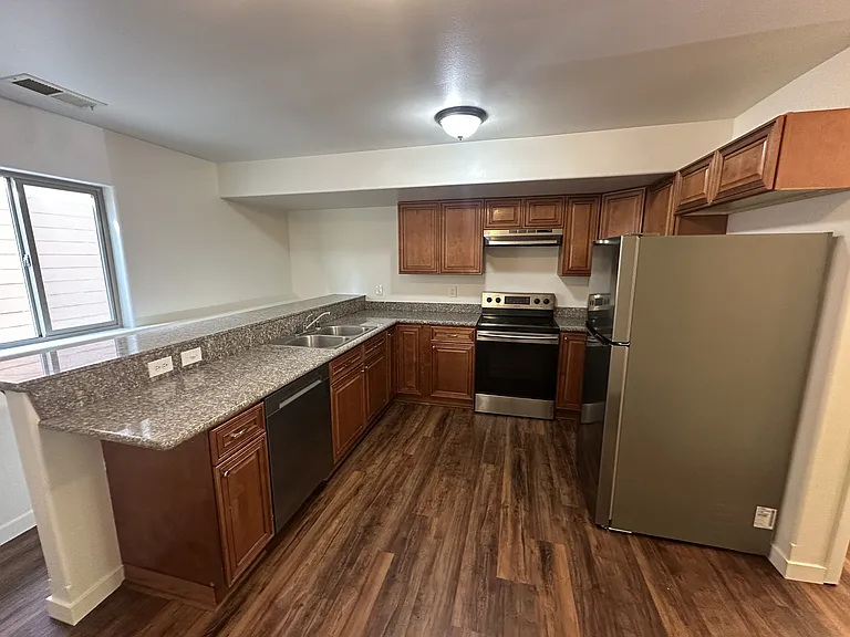 6203 N Astor St — Photo 4