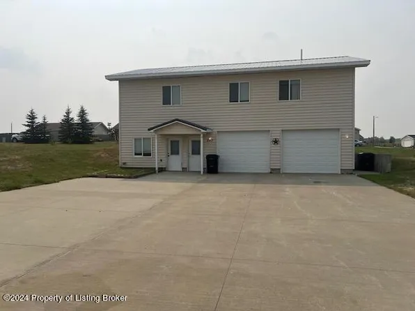 307 6th St NW, Belfield, ND 58622