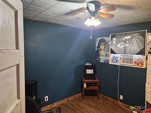 4th image of 706 Matthew St