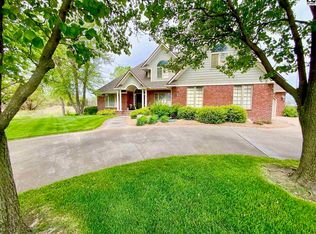 10640 E Snokomo Rd, Hutchinson, KS 67502