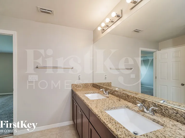 2321 NW 9th Ave — Photo 11