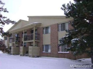 18680 E 14 Mile Rd APT 8, Fraser, MI 48026
