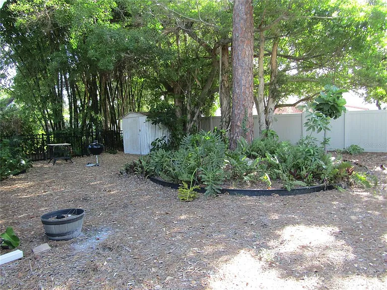421 Riviera St — Photo 28