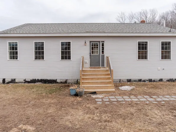 333 N Raymond Road, Raymond, ME 04071