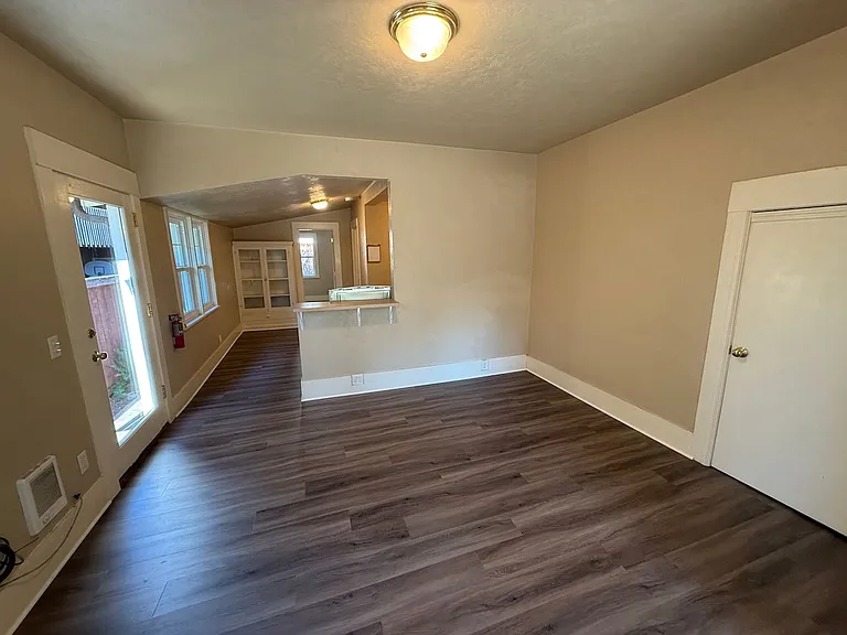 10th St. 11 Plex — Photo 8