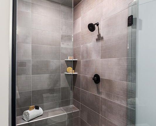 3rd image of 5875 Lakeway Dr #64