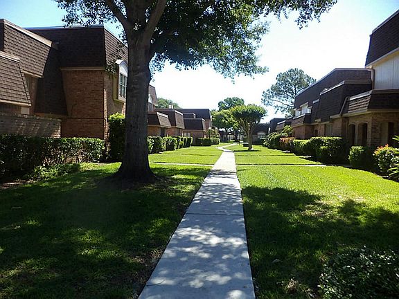3rd image of 2917 Nottingham Ln #3
