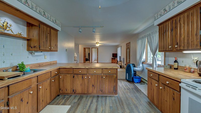3rd image of 119 Seven Hills Road