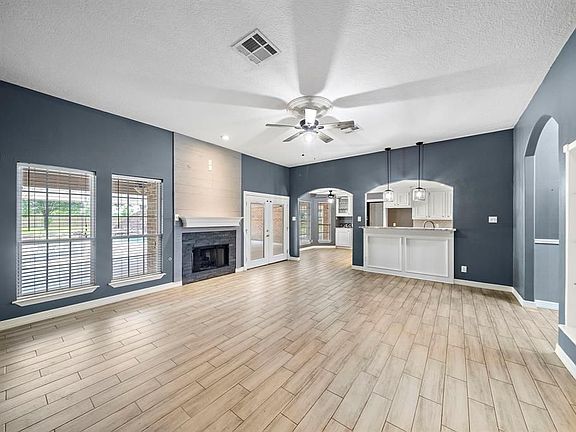 4th image of 22218 Sierra Madre St