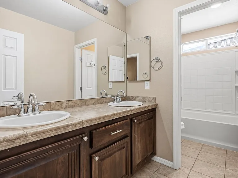 527 Newberry Springs Dr — Photo 33