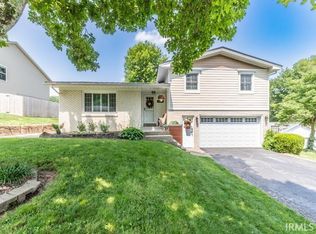 712 Adams St, Newburgh, IN