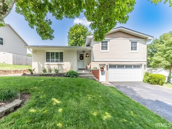 712 Adams St, Newburgh, IN 47630