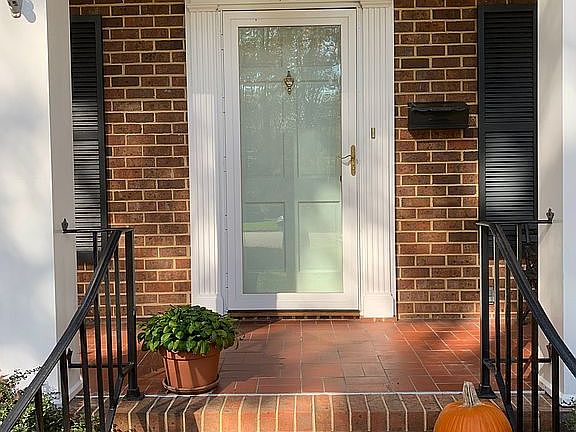 3rd image of 18 Garland Ct